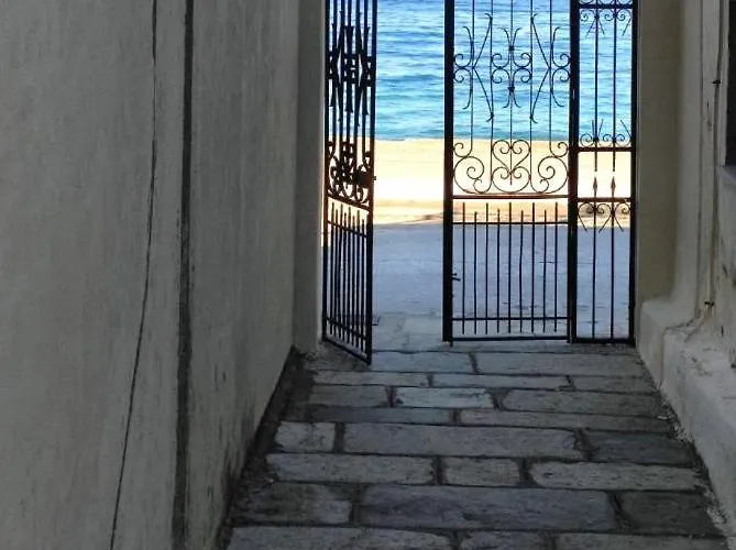 別荘 Armiriki Seafront House アフィソス