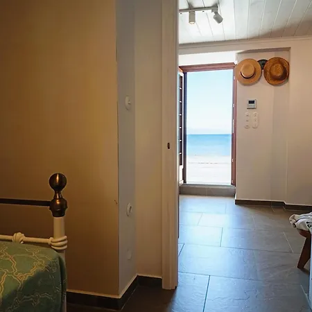 Armiriki Seafront House *